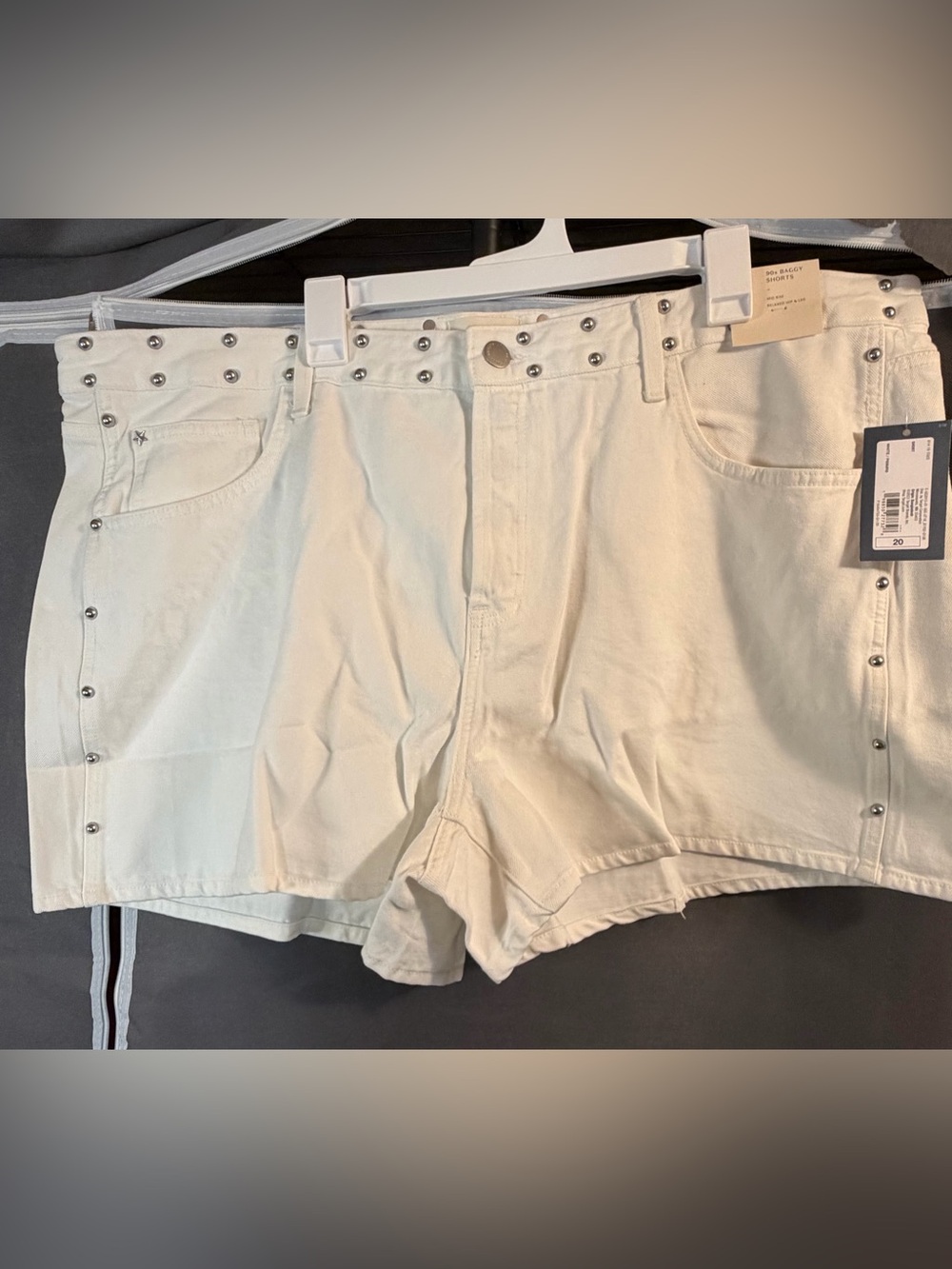 Universal Threads 90s Baggy Studded Denim Shorts Size 20 NWT White/Cream